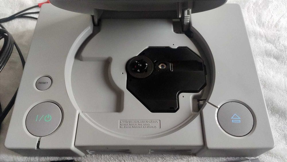 Sony PlayStation 1 + Comando – Excelente Estado