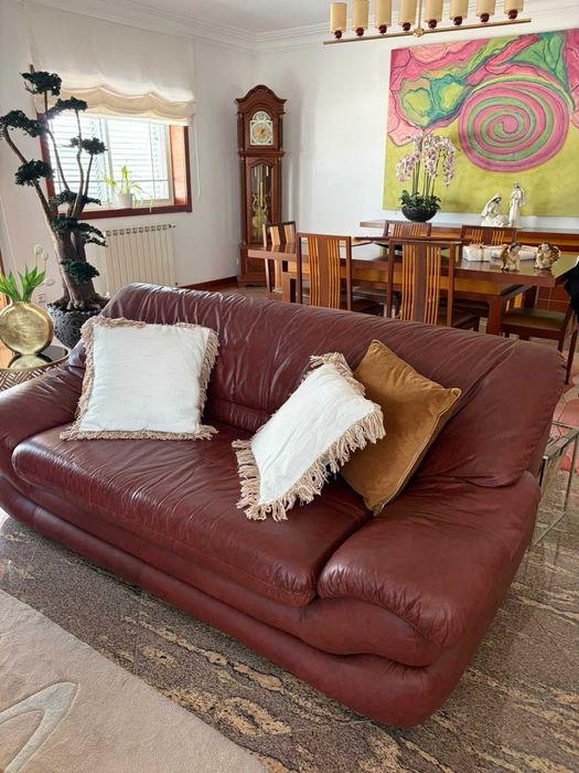 Sofas em pele e madeira