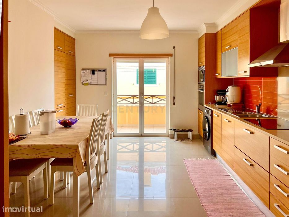 Apartamento T2 com garagem e arrecadação - Torres Vedras — Maxial E Monte Redondo, Lisboa