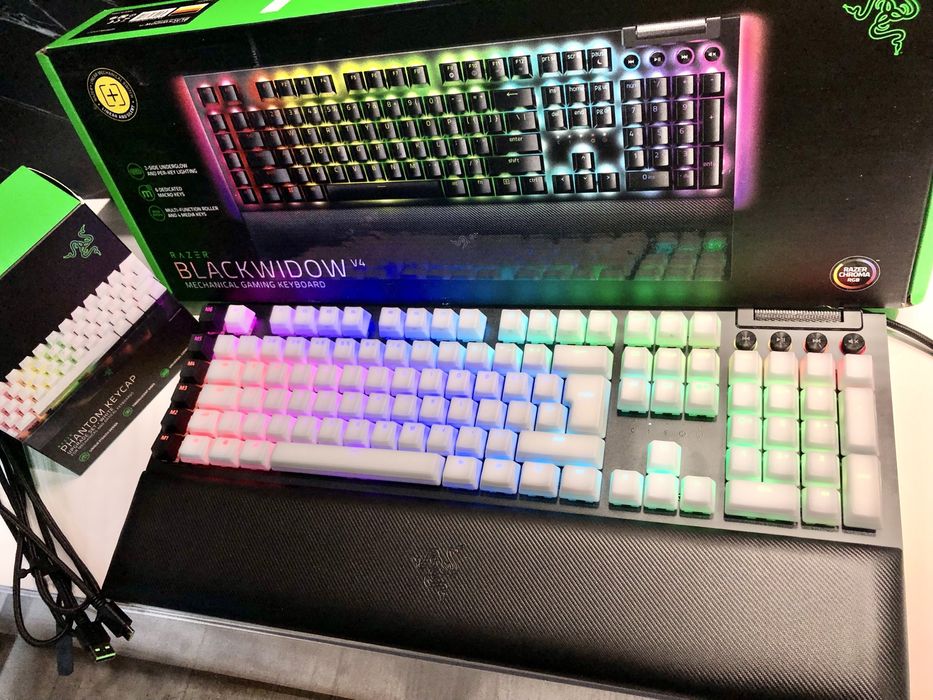 Клавіатура razer blackwidow v4