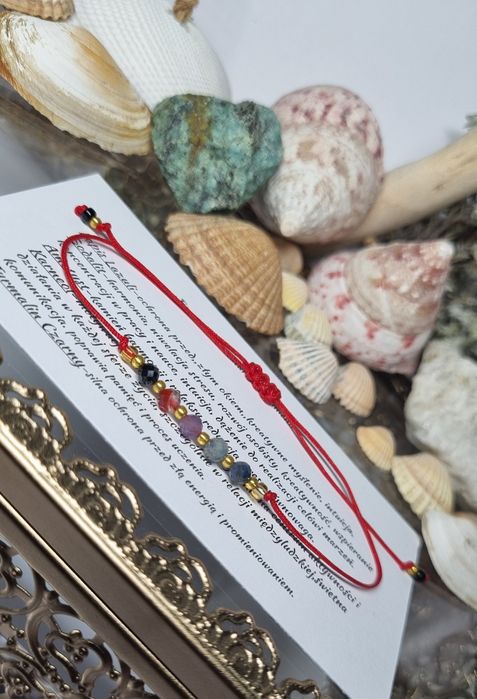 Bransoletka Naturalne kamienie szlifowane  czerwony sznurekz opisem