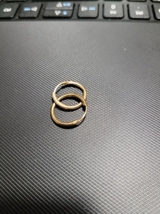 Złote kolczyki kółeczka