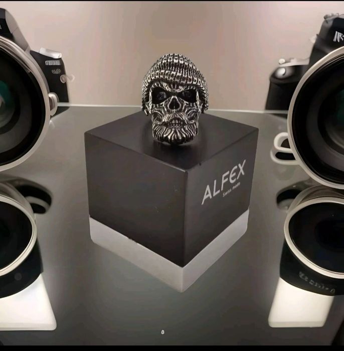 Печатка серебряная череп