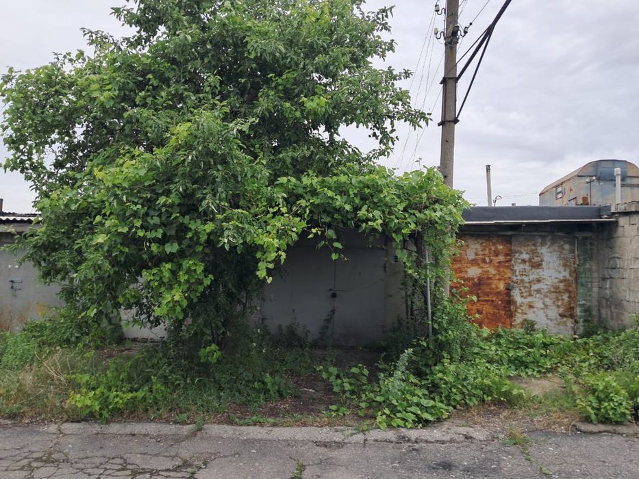 Продам сухий просторий гараж