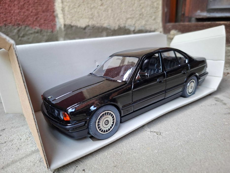 BMW 535i E34 Schabak 1:24 model samochodu