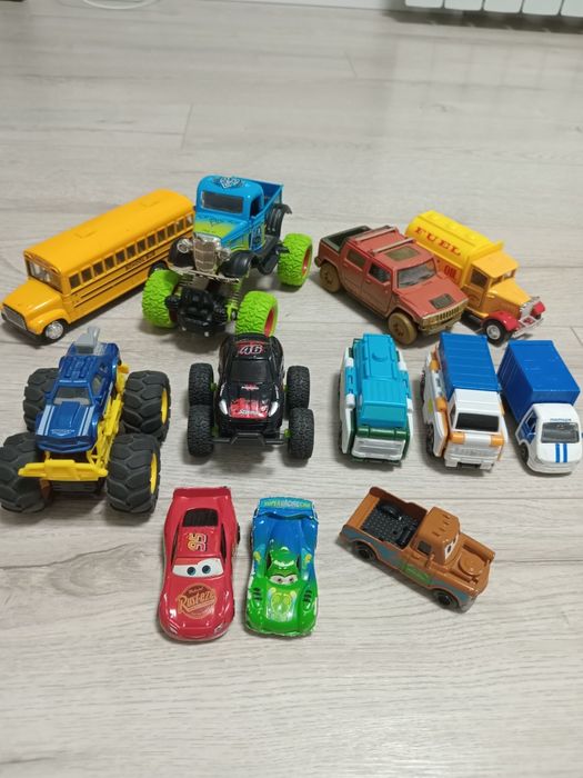 Продам машинки детские