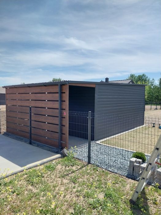 Garaż blaszany drewnopodobny nowoczesny styl