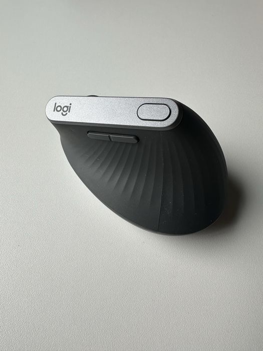Mysz ergonomiczna wertykalna Logitech MX Vertical