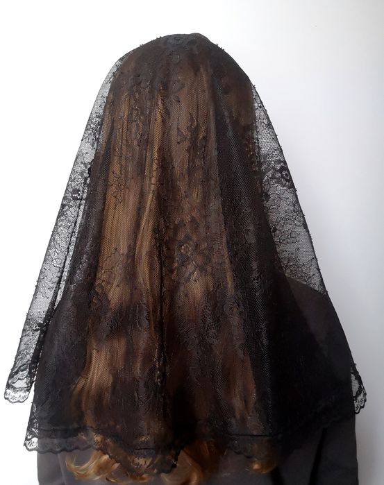 Czarna mantylka koronkowa trydencka