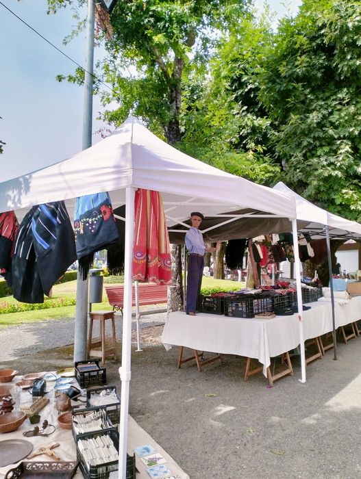 Venda de trajes regionais, hoje dia 16, em Caminha