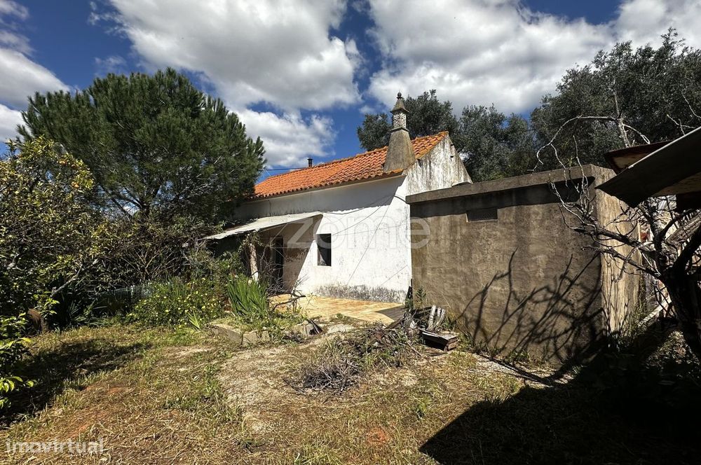 Moradia com terreno junto à Barragem do Arade