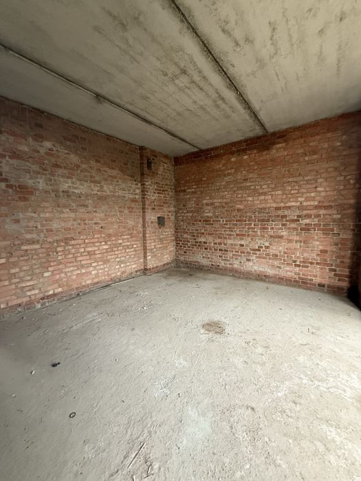 Продам будинок з гаражем в Білій Криниці за Караваном