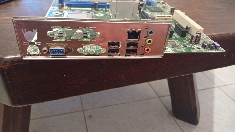 Kit Motherboard Foxconn G41 (DDR3) + CPU Intel Core 2 Duo E7200 + Espelho