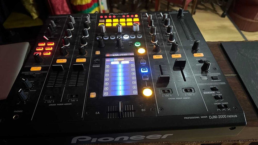 Pioneer DJM 2000 Nexus