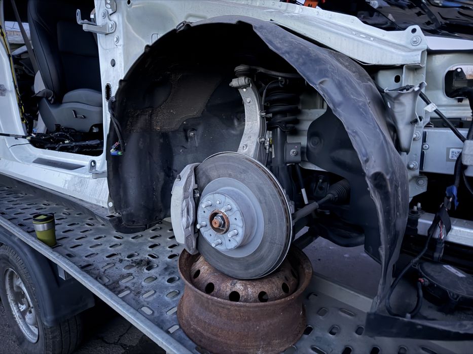 Tesla Model Y підвіска, ричаг, стійка, цапфа, ступиця, рейка, балка