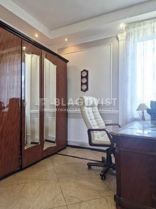 Продаж будинку 750м2 біля Києва 100 соток лес, озеро с. Нижча Дубечня