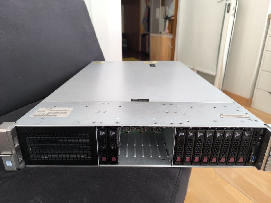 Server HP ProLiant DL380 Gen9 2U – 2xE5-2680 V4, 64GB RAM, 12x LFF + 2x2.5"