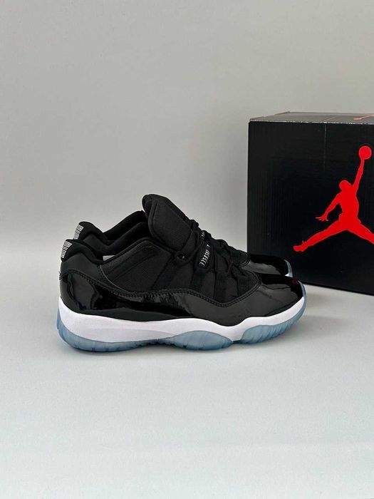 Бомбічні кросівки чоловічі Jordan 11 cement grey low кроссовки мужские