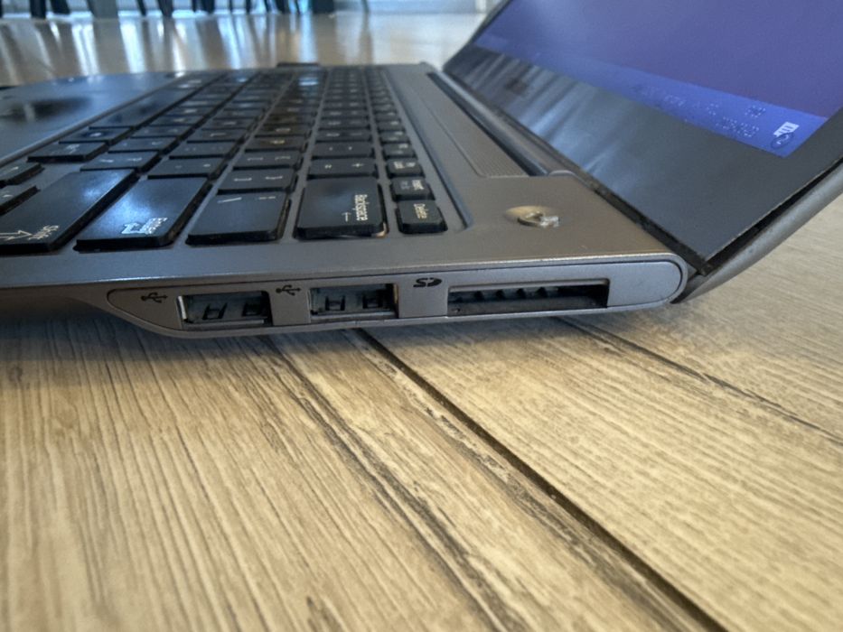 Laprop Samsung series 5 ultra intel core i3