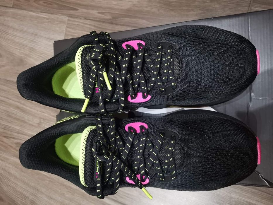 Фирменные модные кроссовки Under Armour HOVR Machina