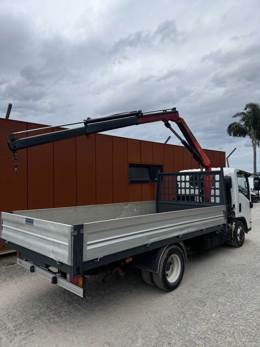 Carrinha Isuzu com grua Palfinger PK2700
