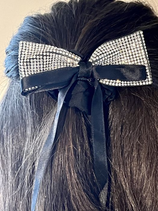 Kokarda gumka do włosów czarna satyna i diamenciki