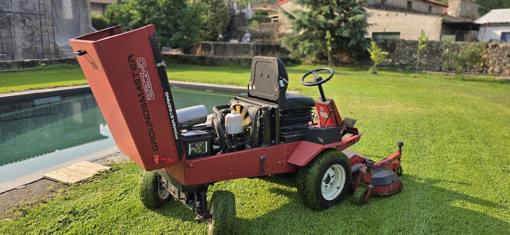 Corta relvas Toro Groundmaster 223D