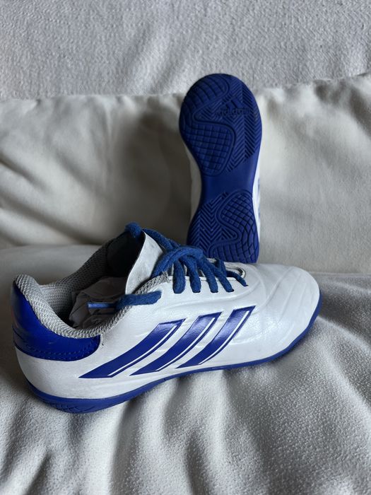 Buty do piłki halowej Addidas rozm. 33