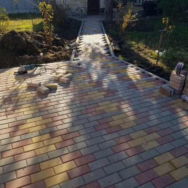 Укладка тротуарної плитки