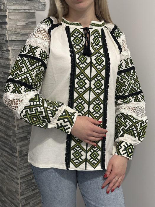 Жіночі вишиті сорочки , від S до L