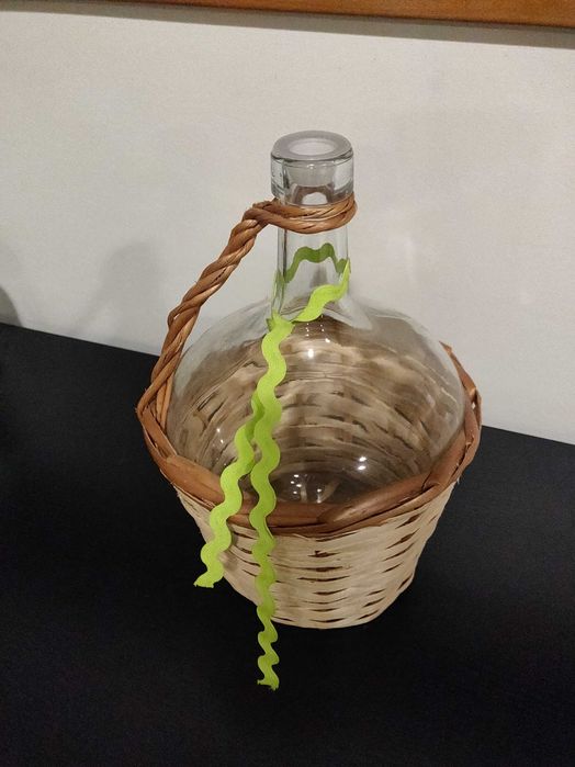 Garrafão em vidro com revestimento em palhinha
