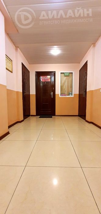 Помещение с фасадным входом на ул. Добролюбова 3. Рынок соцгорода