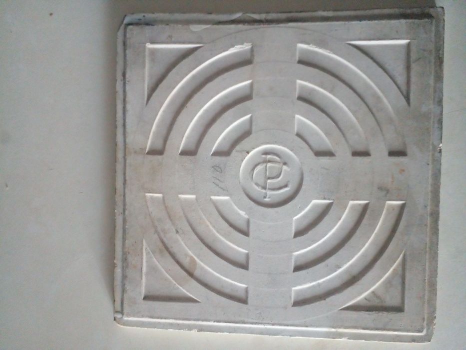Antigo azulejo falante da Fábrica Corticeira Porto(SÓ 10 Euros)
