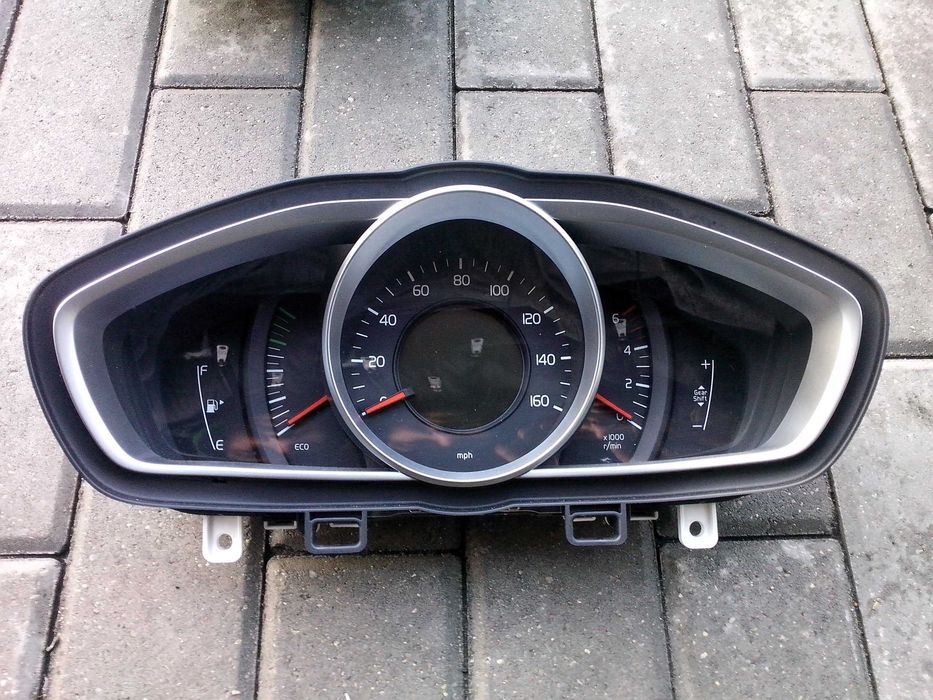 Volvo V40 XC40 Licznik Zegar