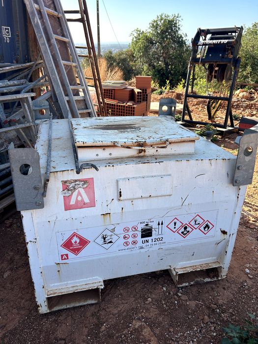 Depósito de gasóleo com bomba de abastecimento – Alorem