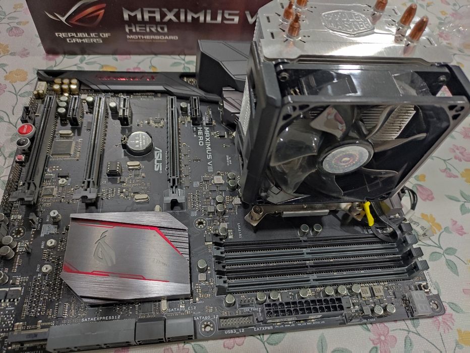 Kit ASUS Rog Maximus VIII + I7 6700k + Cooler Master  + ROG Front Base