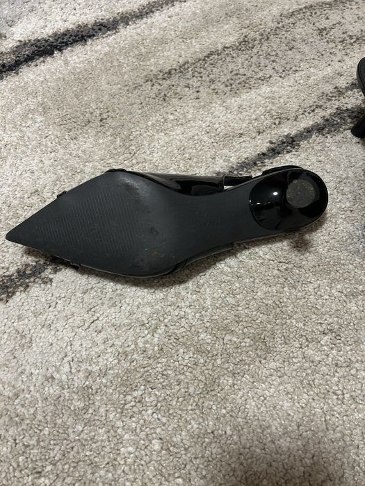 Czarne czółenka ze złotymi elementami JENNY