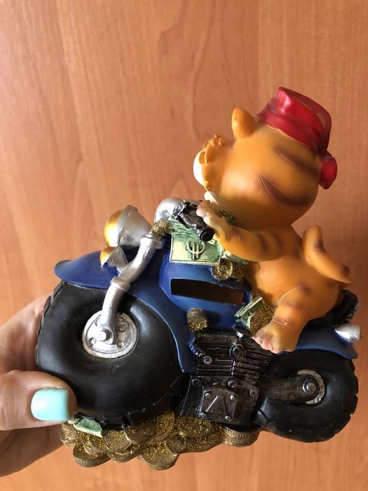 Сувенір копілка копилка скарбничка дитяча статуетка фігурка