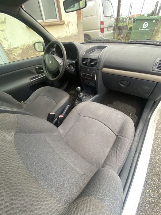 Renault Clio 1.5 dCi 2004 – Económico e Fiável