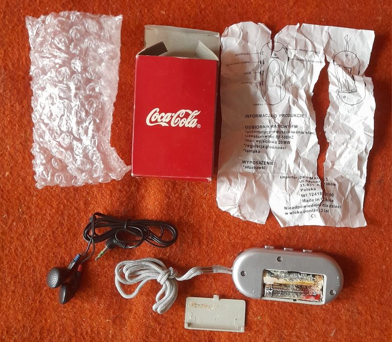 Stare kieszonkowe radio kolekcjonerskie Coca-cola uszkodzone.