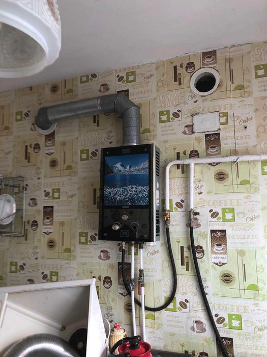 Продам 1 комн. квартиру в п. Эсхар, центр, 3/5. Газовая колонка.