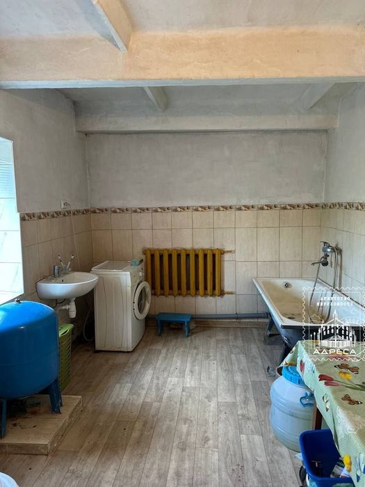 Продаж будинку з земельною ділянкою