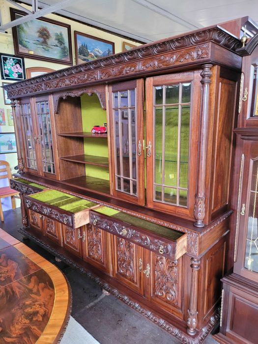 Móvel de sala antigo em madeira maciça trabalhada -