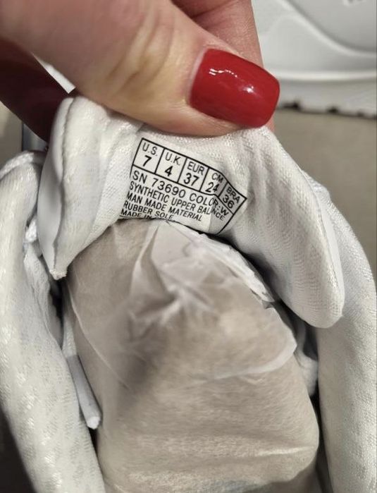 Белые кроссовки Skechers