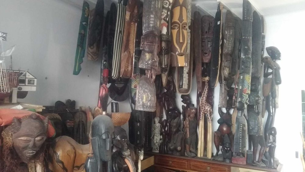 Centenas Máscaras e Estátuas Africanas (coleção)