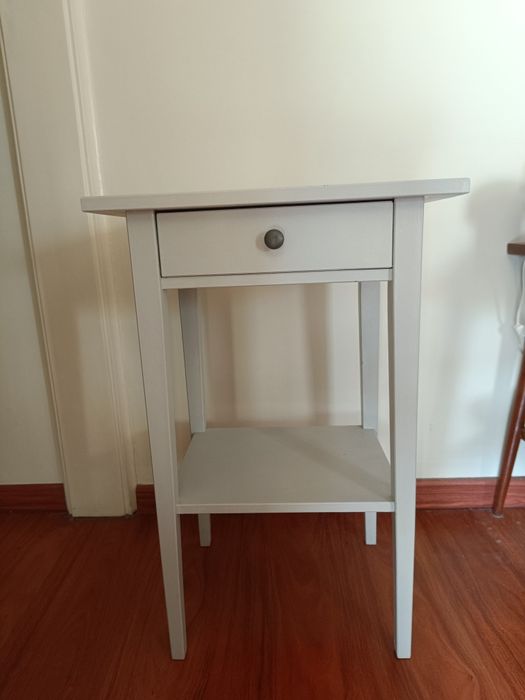 IKEA HEMNES Mesa de Cabeceira Cinza claro – Bom Estado