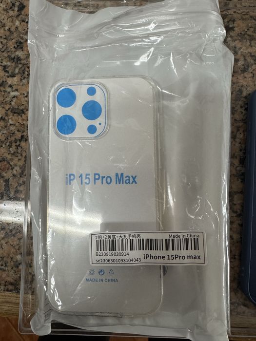 Vendo 4 capas para iPhone XS e iphone 15 pro max