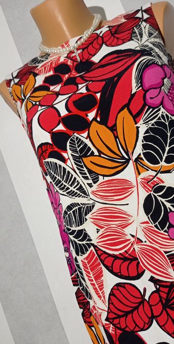 Sukienka midi w kwiaty bez rękawów F&F S