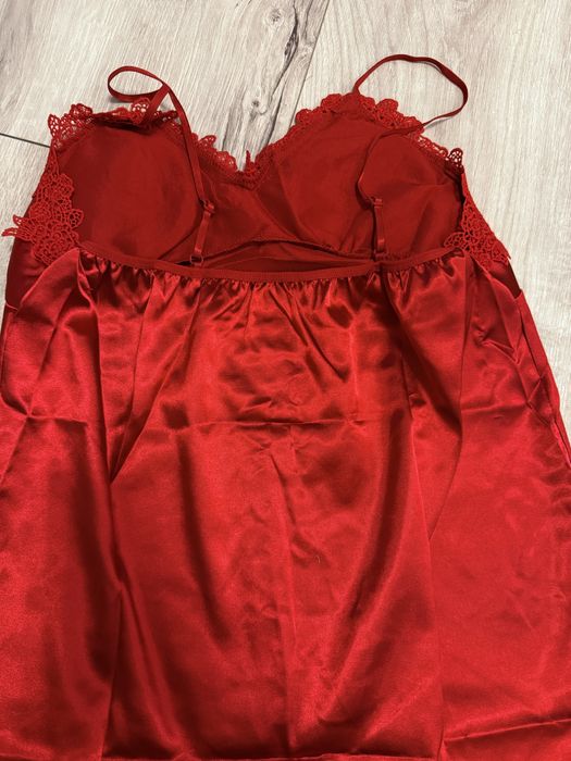 Czerwona koszulka nocna + stringi
