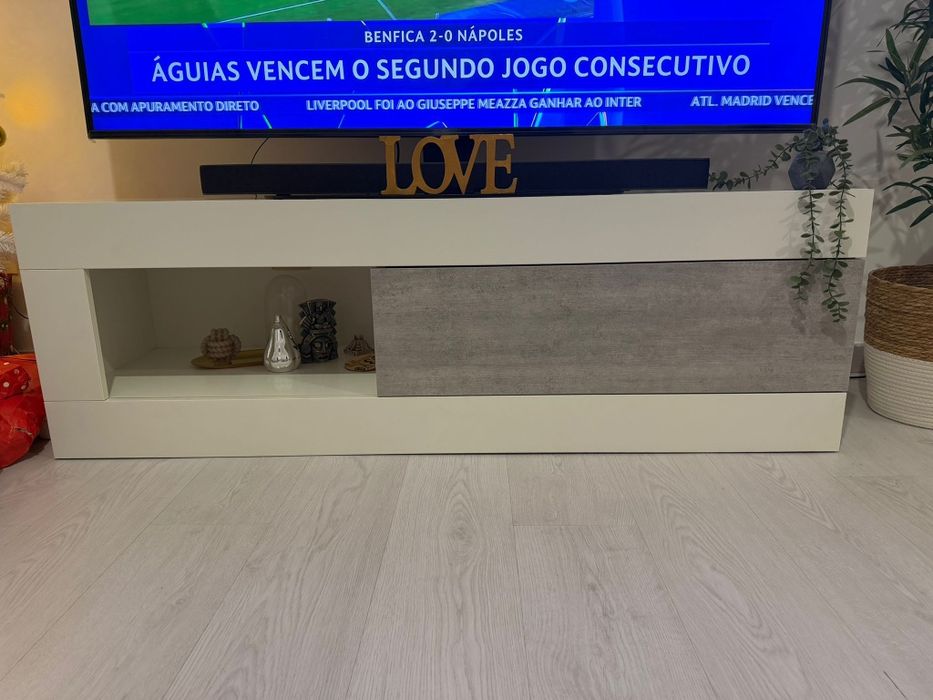 Movel de TV com pouco uso
